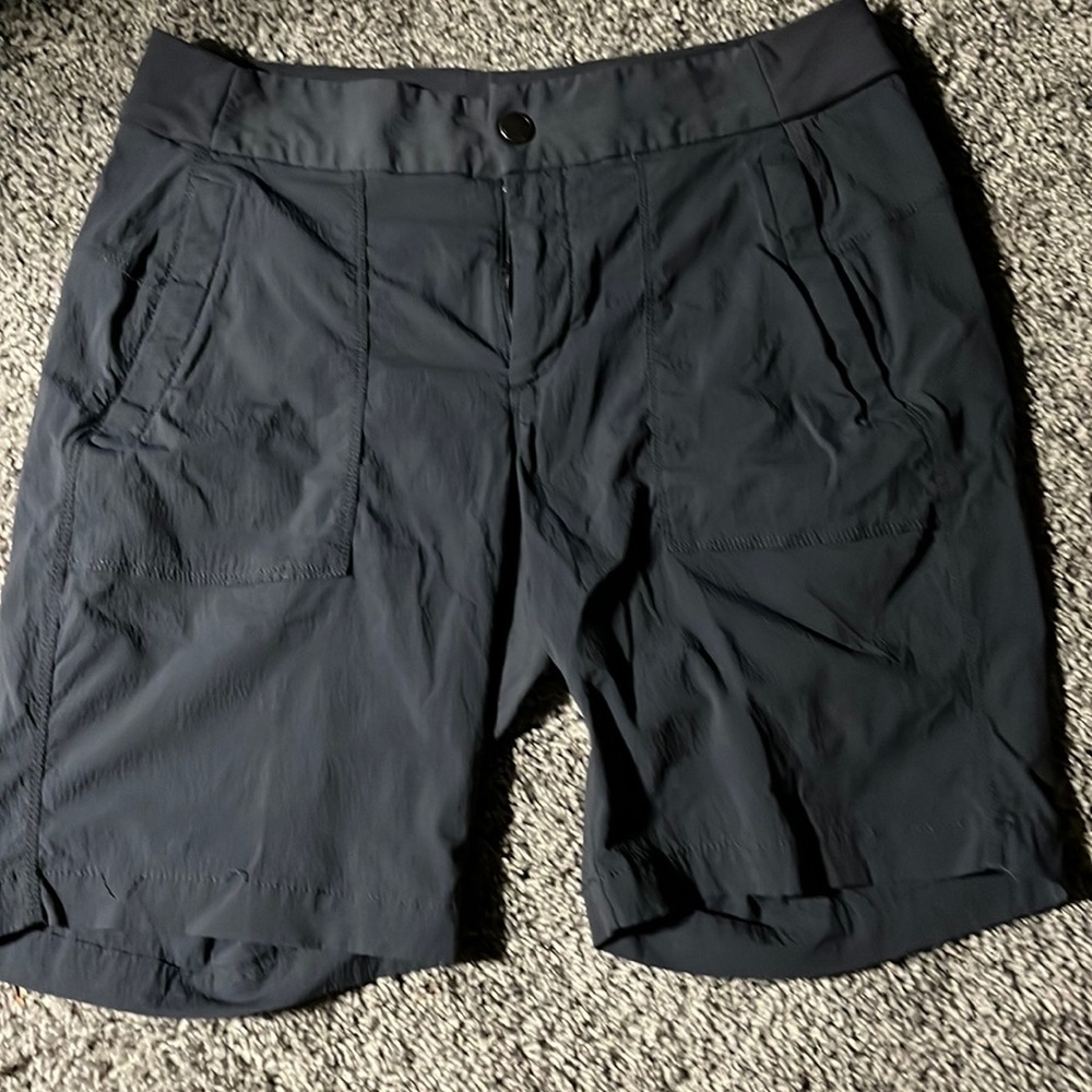 Athleta women’s shorts size 8 charcoal gray EUC